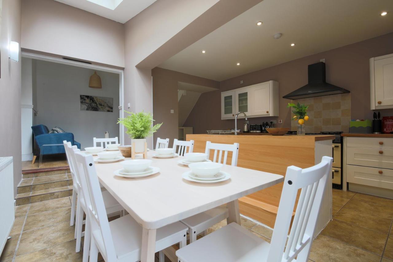 Spacious 4 Bedroom House- Walking Distance To City Centre & Great Backyard Cardiff Ngoại thất bức ảnh