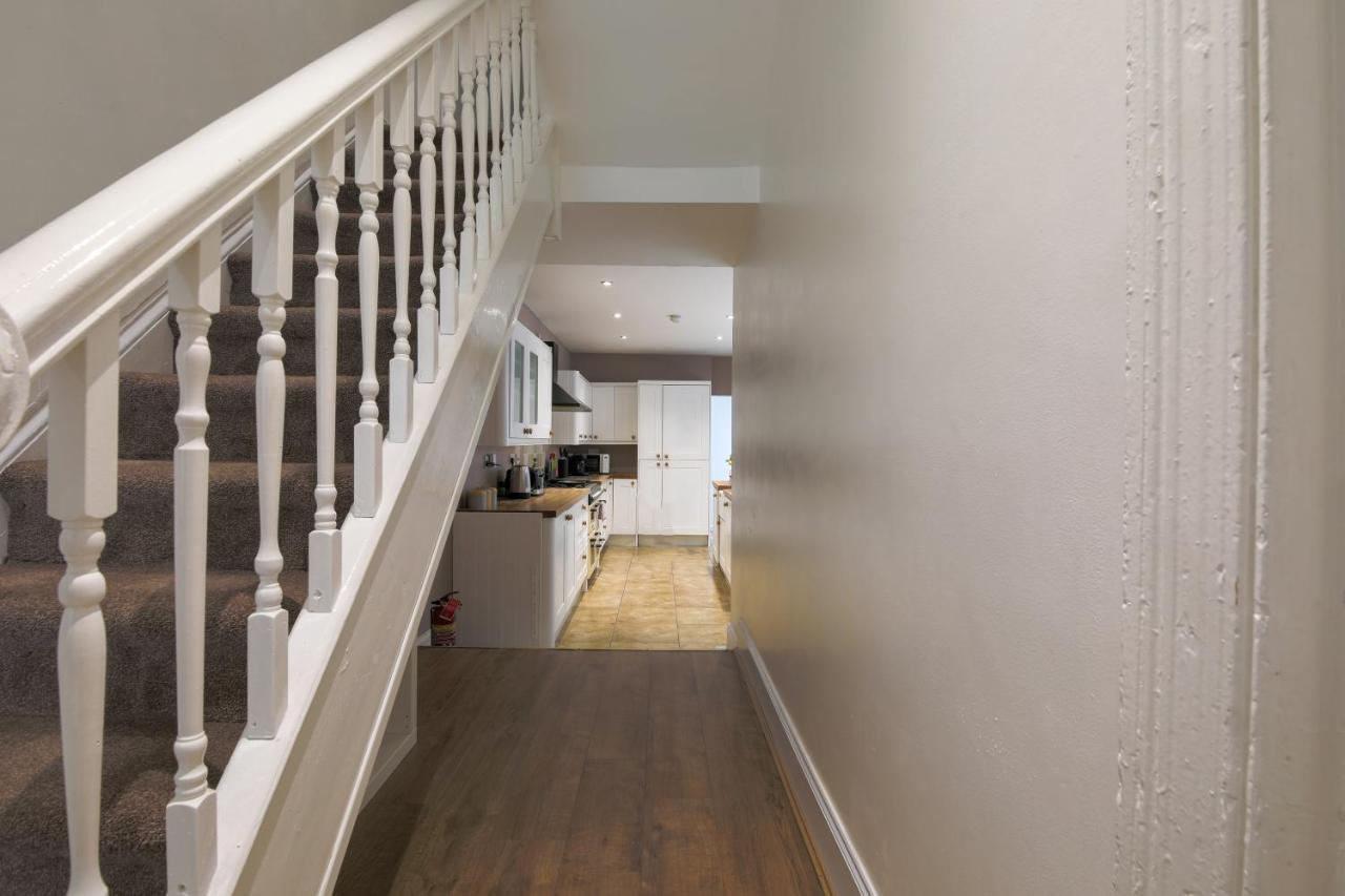 Spacious 4 Bedroom House- Walking Distance To City Centre & Great Backyard Cardiff Ngoại thất bức ảnh