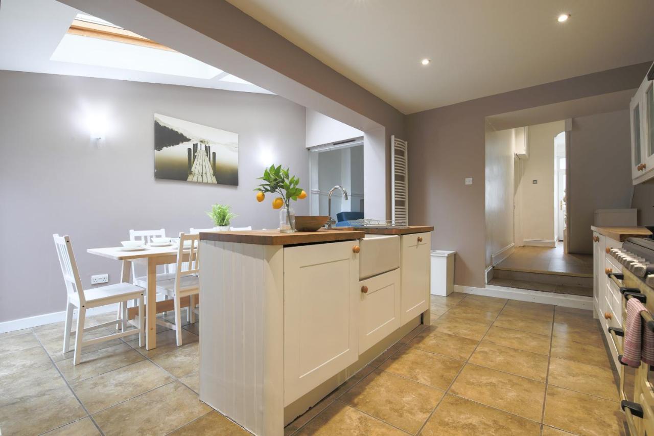 Spacious 4 Bedroom House- Walking Distance To City Centre & Great Backyard Cardiff Ngoại thất bức ảnh