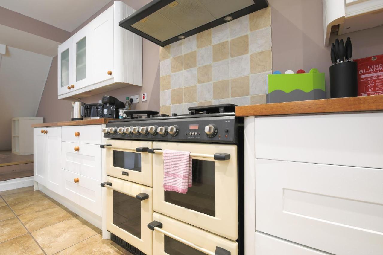 Spacious 4 Bedroom House- Walking Distance To City Centre & Great Backyard Cardiff Ngoại thất bức ảnh